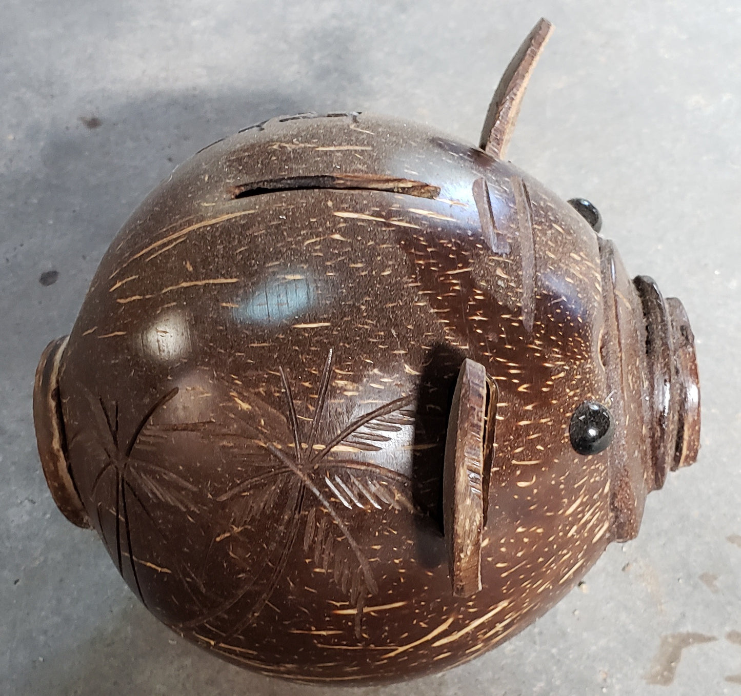 Coconut carving craft coconut shell pig piggy bank hot selling gift travel memorial home decoration